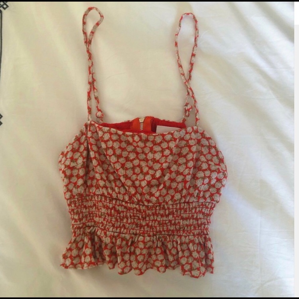 Isabelles cabinet top